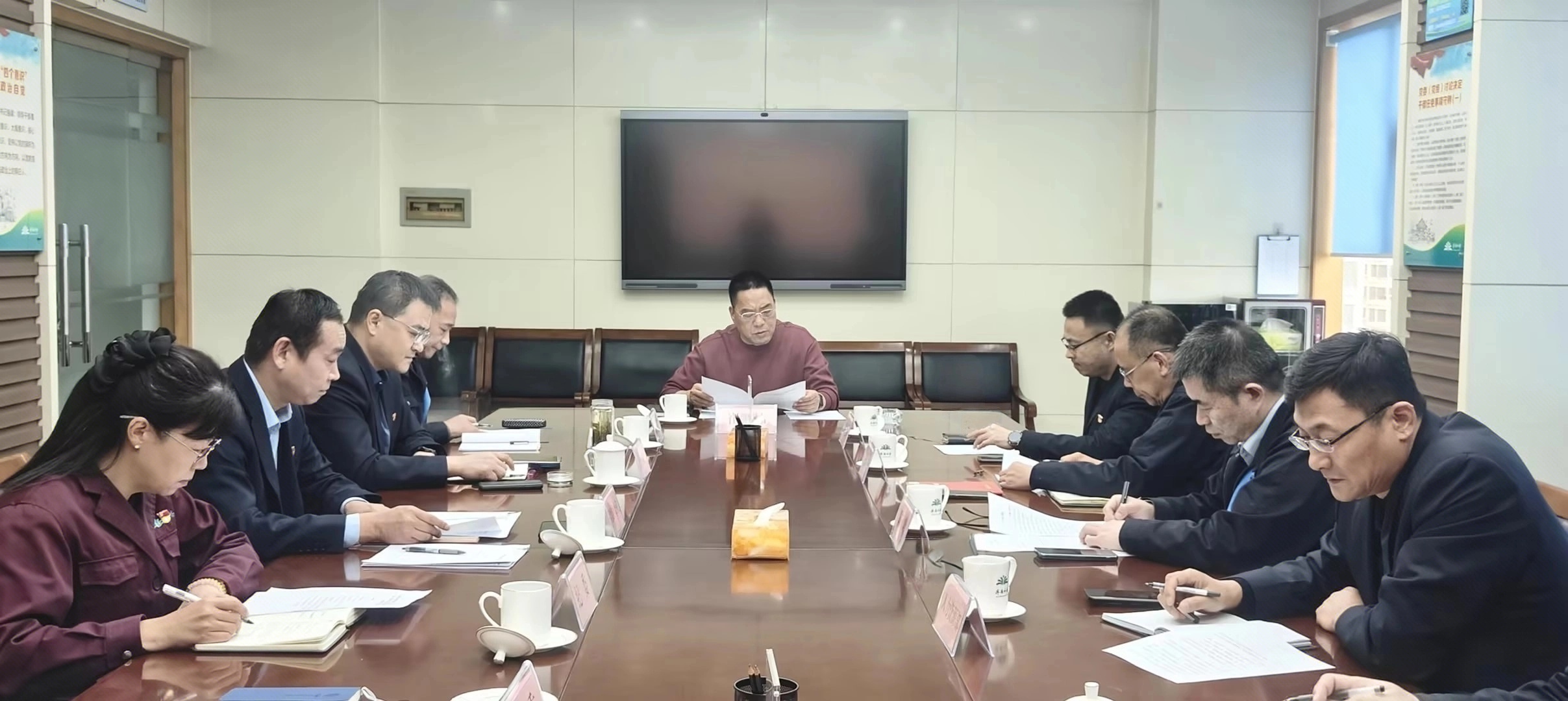 集團(tuán)黨委理論學(xué)習(xí)中心組開展深入貫徹中央八項規(guī)定精神學(xué)習(xí)教育專題學(xué)習(xí)