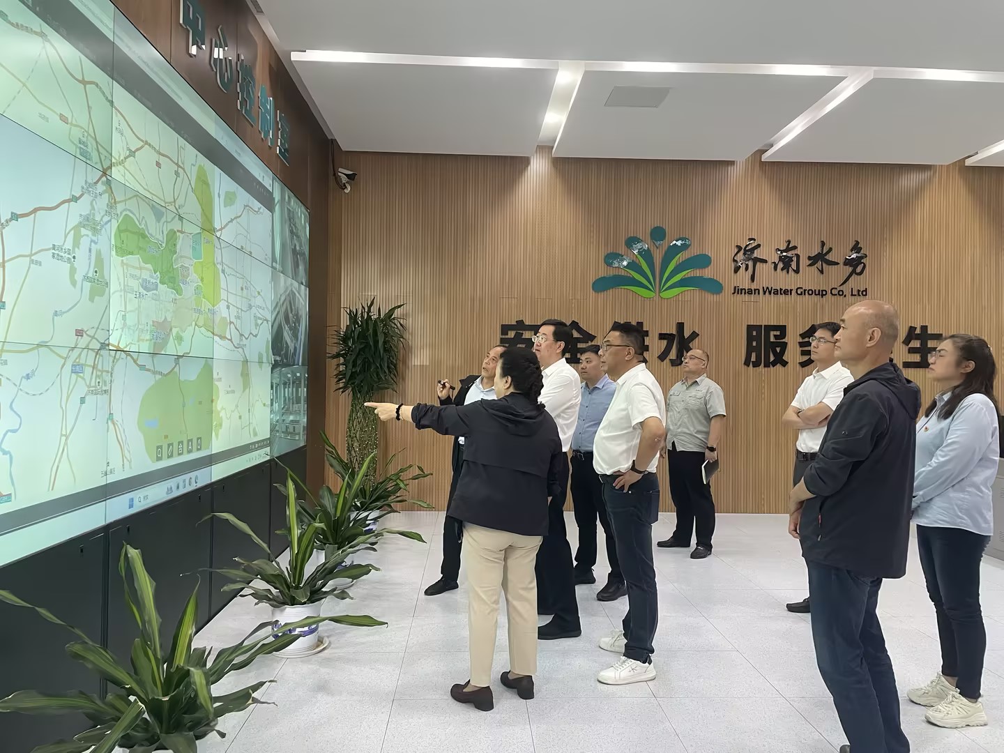 山東省住建廳侯曉濱帶隊到旅游路水廠開展城市供水調(diào)研